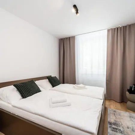 Turistická Ubytovňa Pri Spojenom školskom Internáte Werferova 10 *