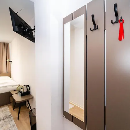 Turistická Ubytovňa Pri Spojenom školskom Internáte Werferova 10 * Košice