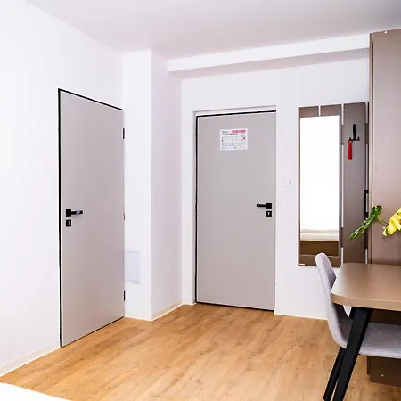 Turistická Ubytovňa Pri Spojenom školskom Internáte Werferova 10 * Košice