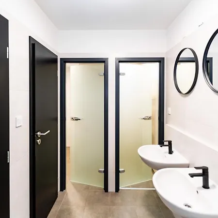 Turisticka Pri Spojenom Skolskom Internate Werferova 10 Pensionat Košice