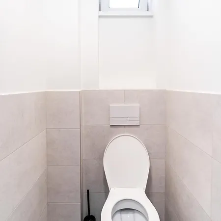 Turistická Ubytovňa Pri Spojenom školskom Internáte Werferova 10 * Košice