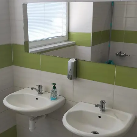 Turistická Ubytovňa Pri Spojenom školskom Internáte Werferova 10 *
